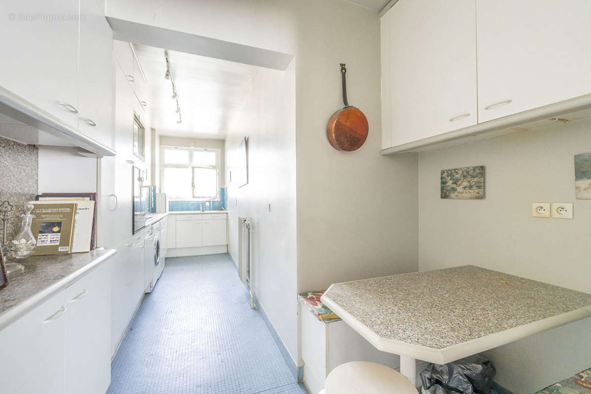 Appartement à NEUILLY-SUR-SEINE