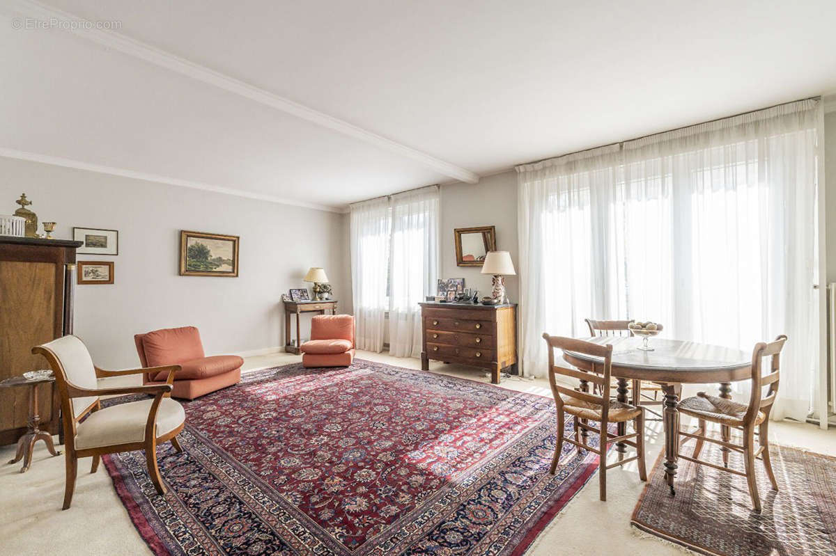 Appartement à NEUILLY-SUR-SEINE