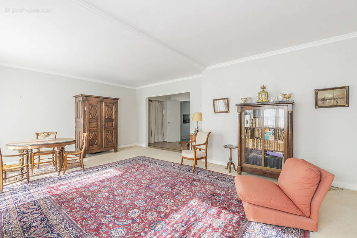 Appartement à NEUILLY-SUR-SEINE