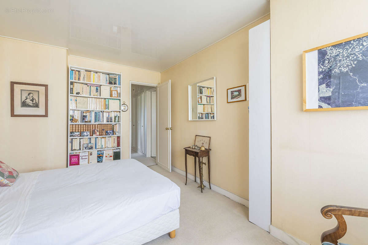 Appartement à NEUILLY-SUR-SEINE