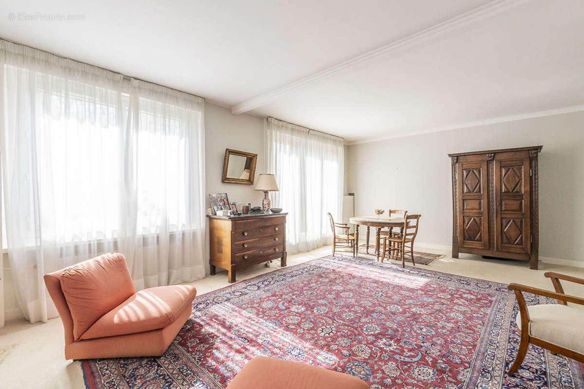 Appartement à NEUILLY-SUR-SEINE