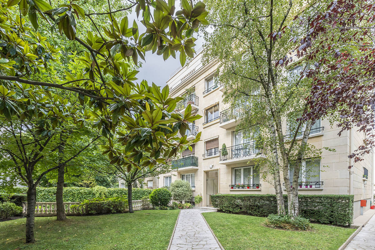 Appartement à NEUILLY-SUR-SEINE