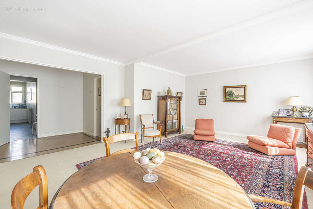 Appartement à NEUILLY-SUR-SEINE