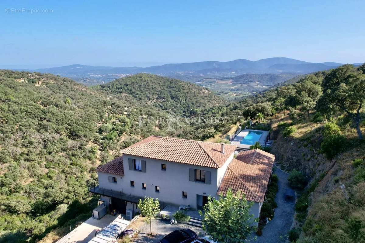 Maison à LA GARDE-FREINET