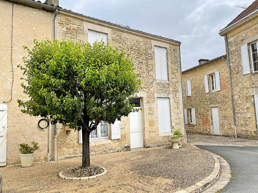 Maison à GENSAC