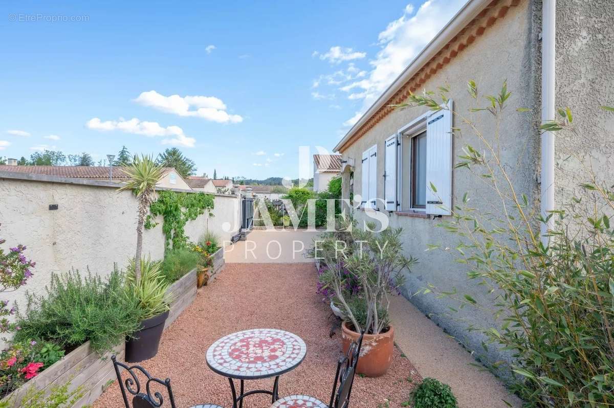 Maison à MAS-BLANC-DES-ALPILLES