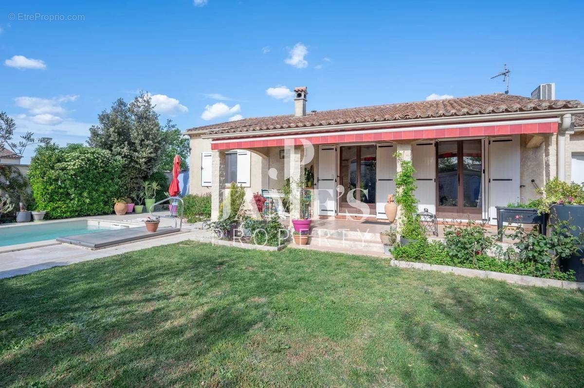 Maison à MAS-BLANC-DES-ALPILLES