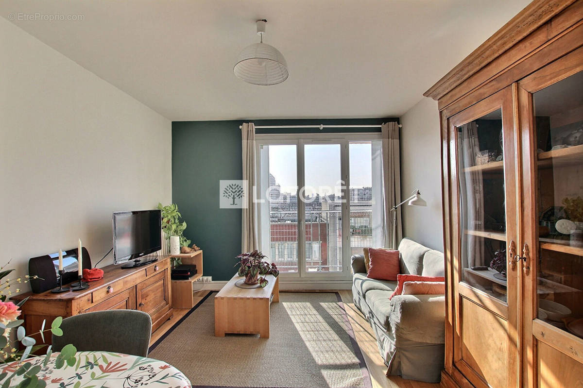 Appartement à COURBEVOIE