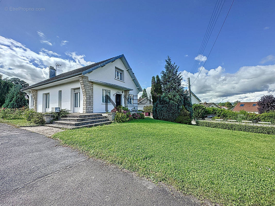 Maison à NEUFCHATEAU