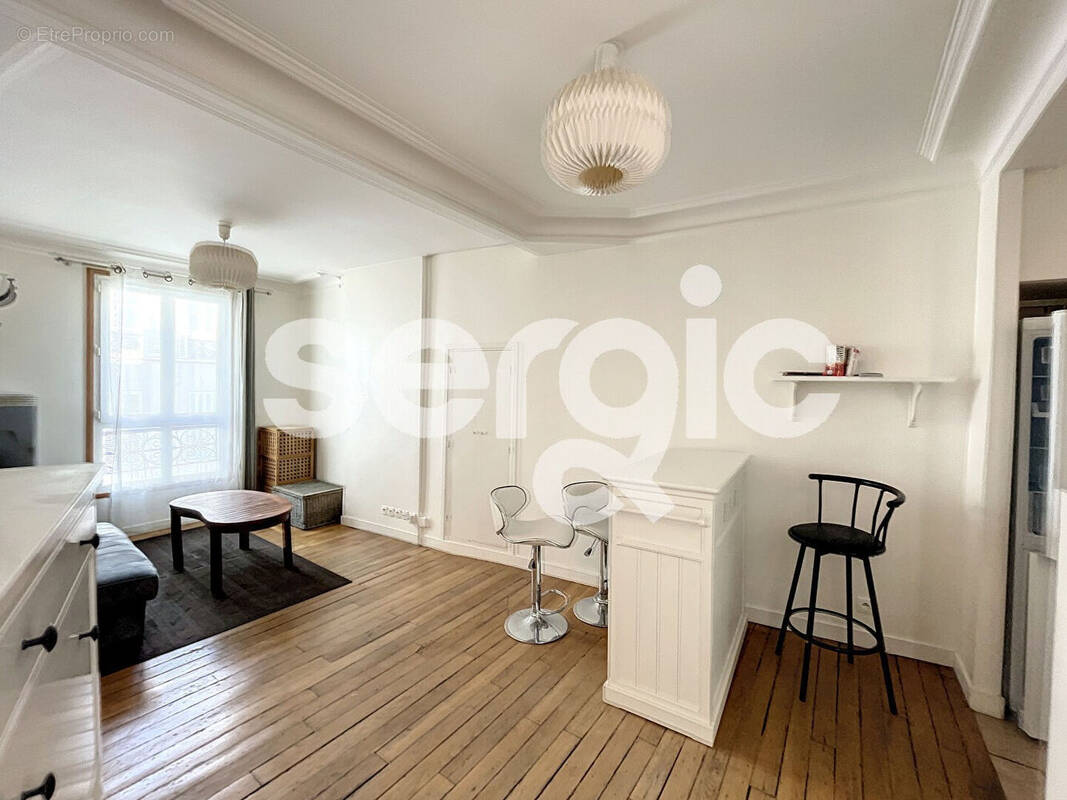 Appartement à PARIS-14E