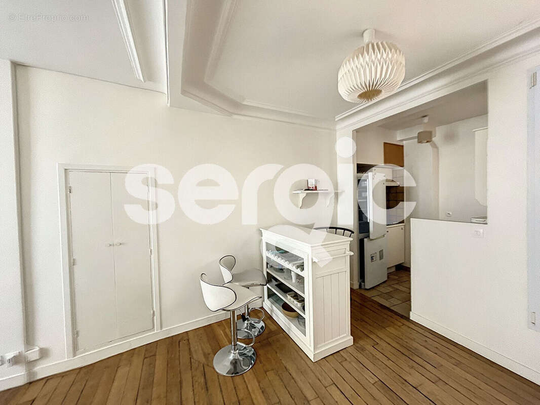 Appartement à PARIS-14E