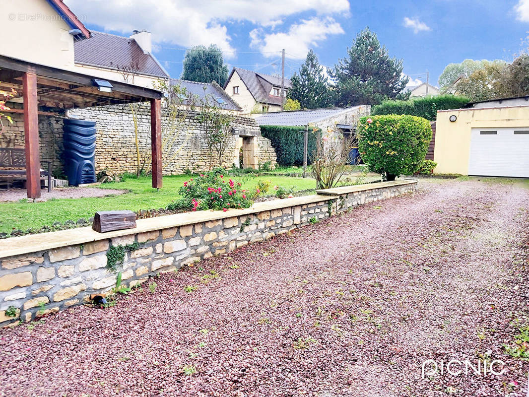 Maison à FLEURY-SUR-ORNE