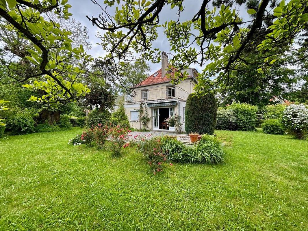 Maison à LA CELLE-SAINT-CLOUD