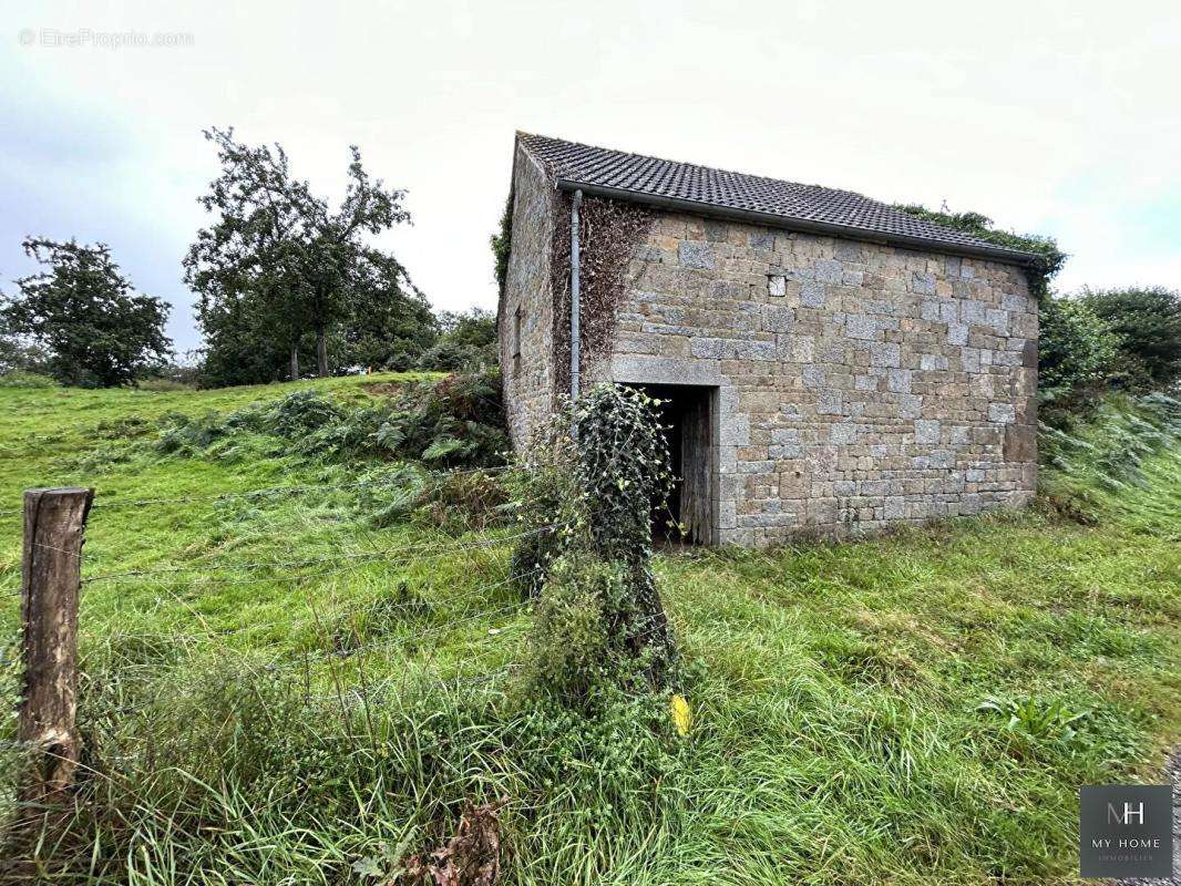 Maison à CARROUGES