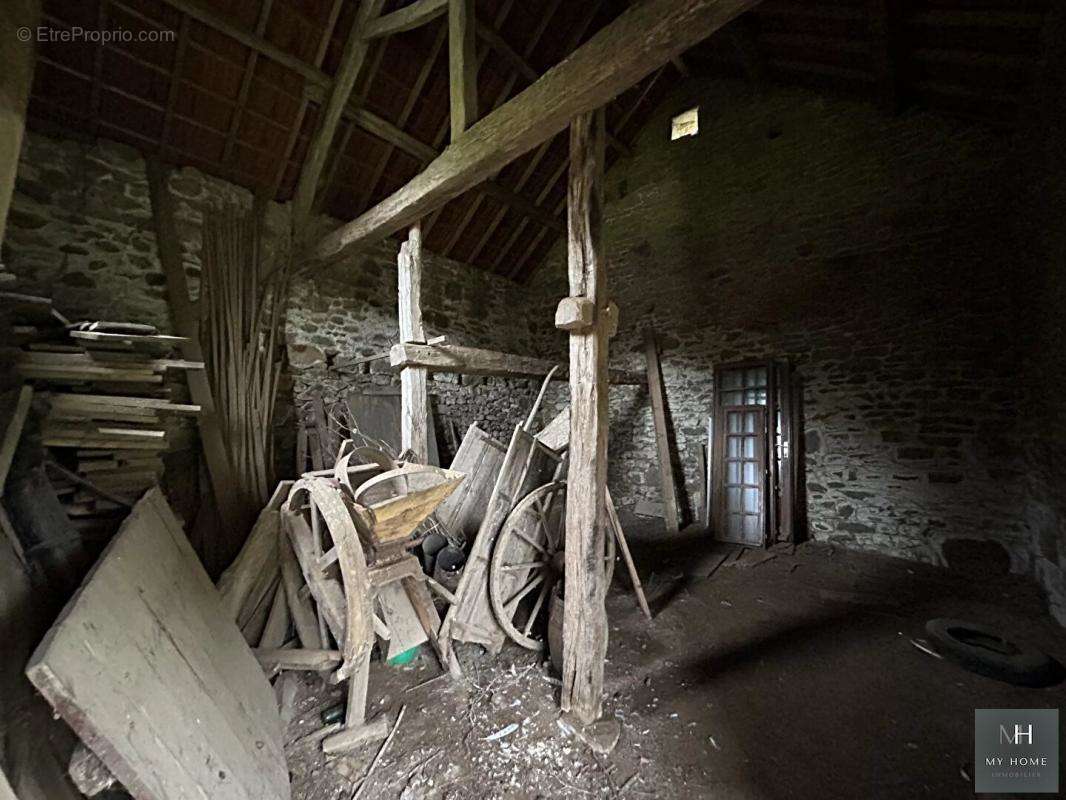 Maison à CARROUGES