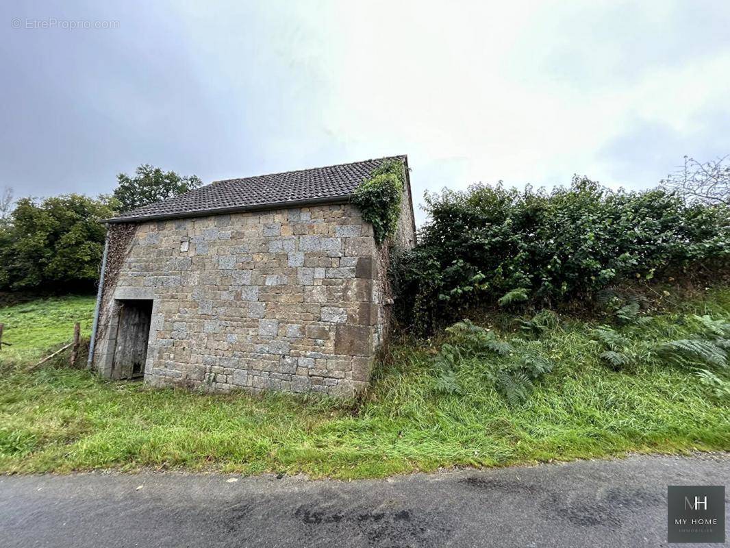 Maison à CARROUGES