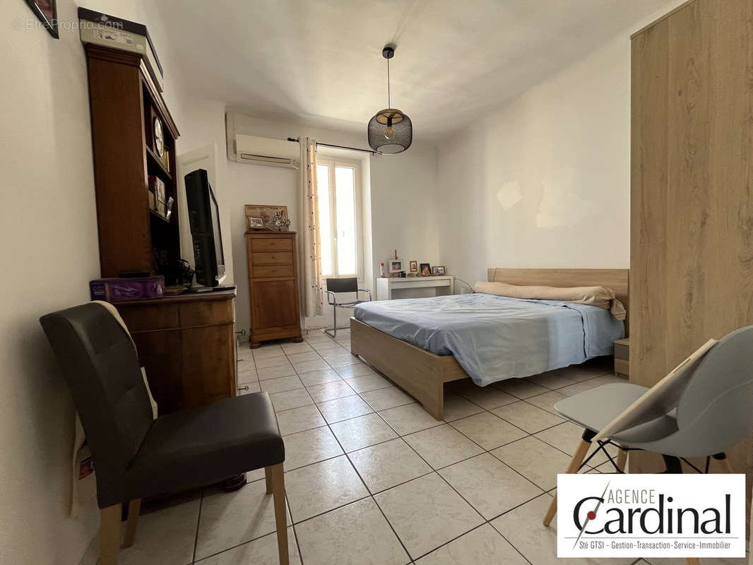 Chambre 1  - Appartement à PORT-DE-BOUC