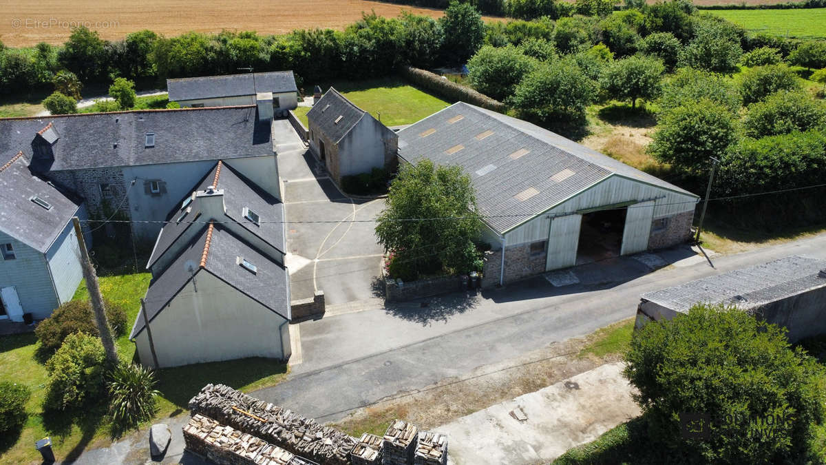 Maison à PLOUGUIN