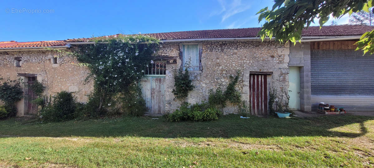 Maison à MENSIGNAC