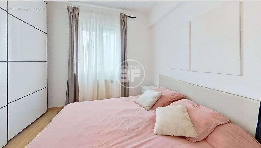 Chambre 1 - Appartement à SAINT-LOUIS