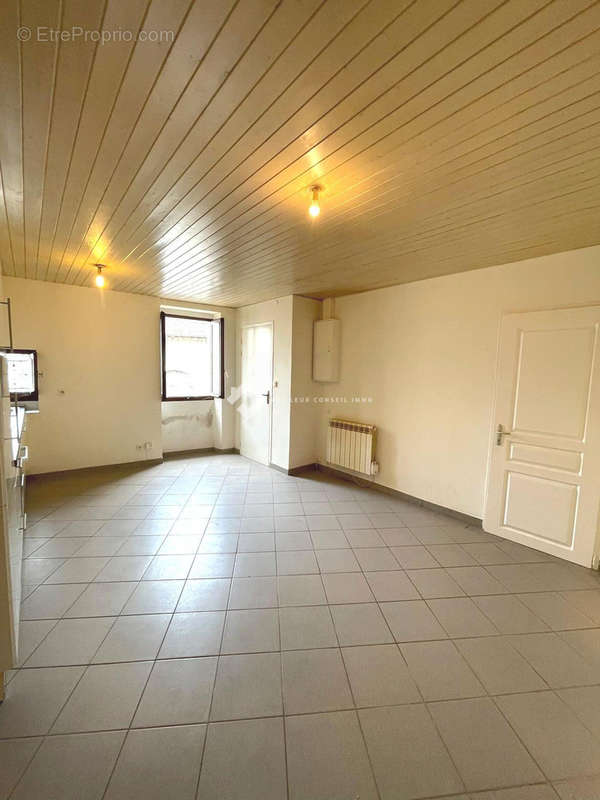 Appartement à PERON