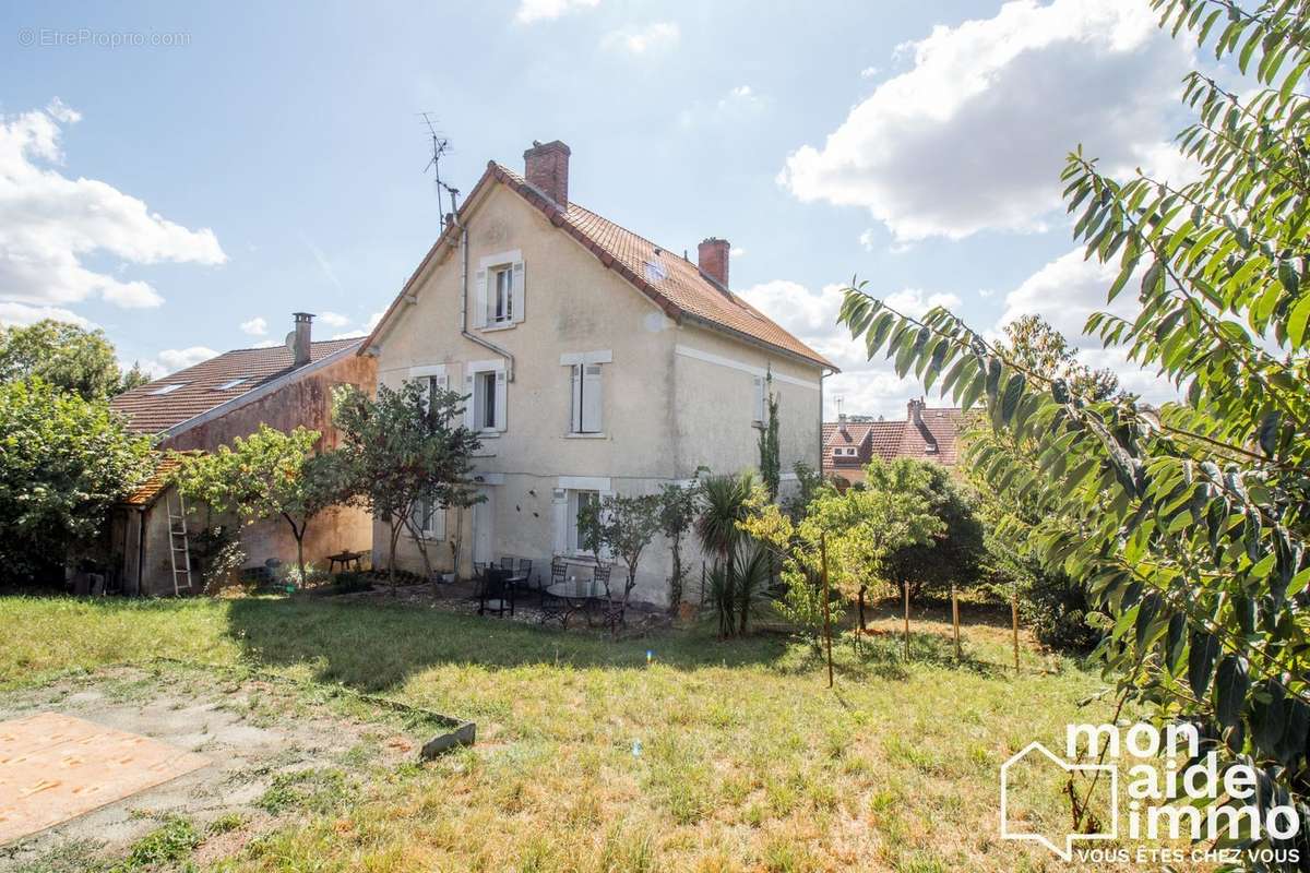 Appartement à THIVIERS