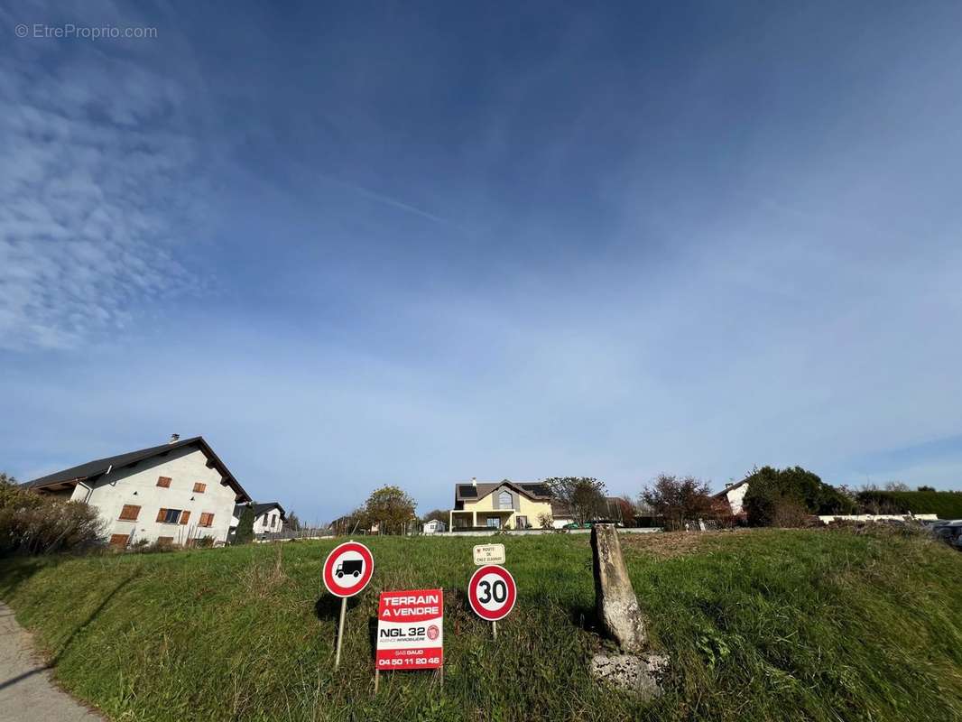 Terrain à GROISY