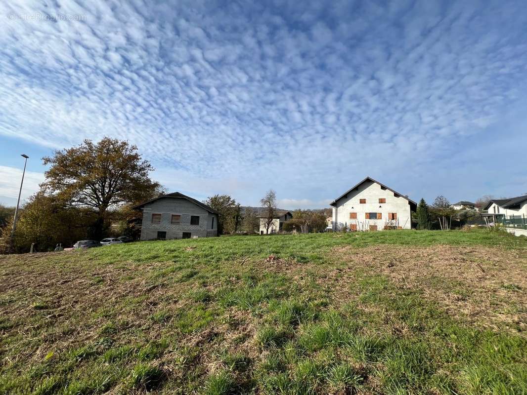 Terrain à GROISY