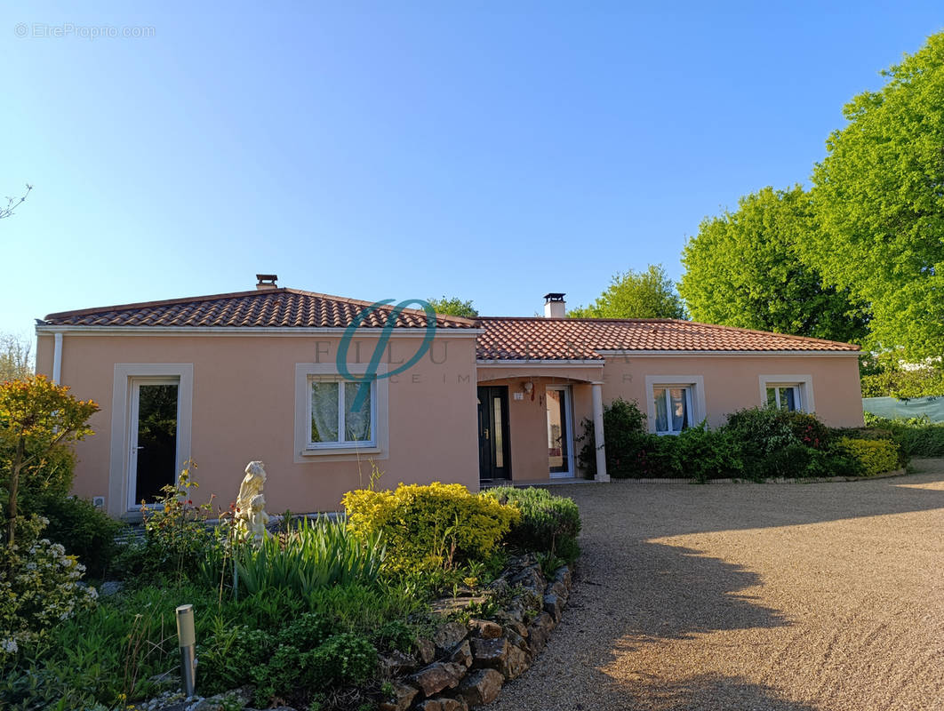 Maison à SAINT-REMY-EN-MAUGES