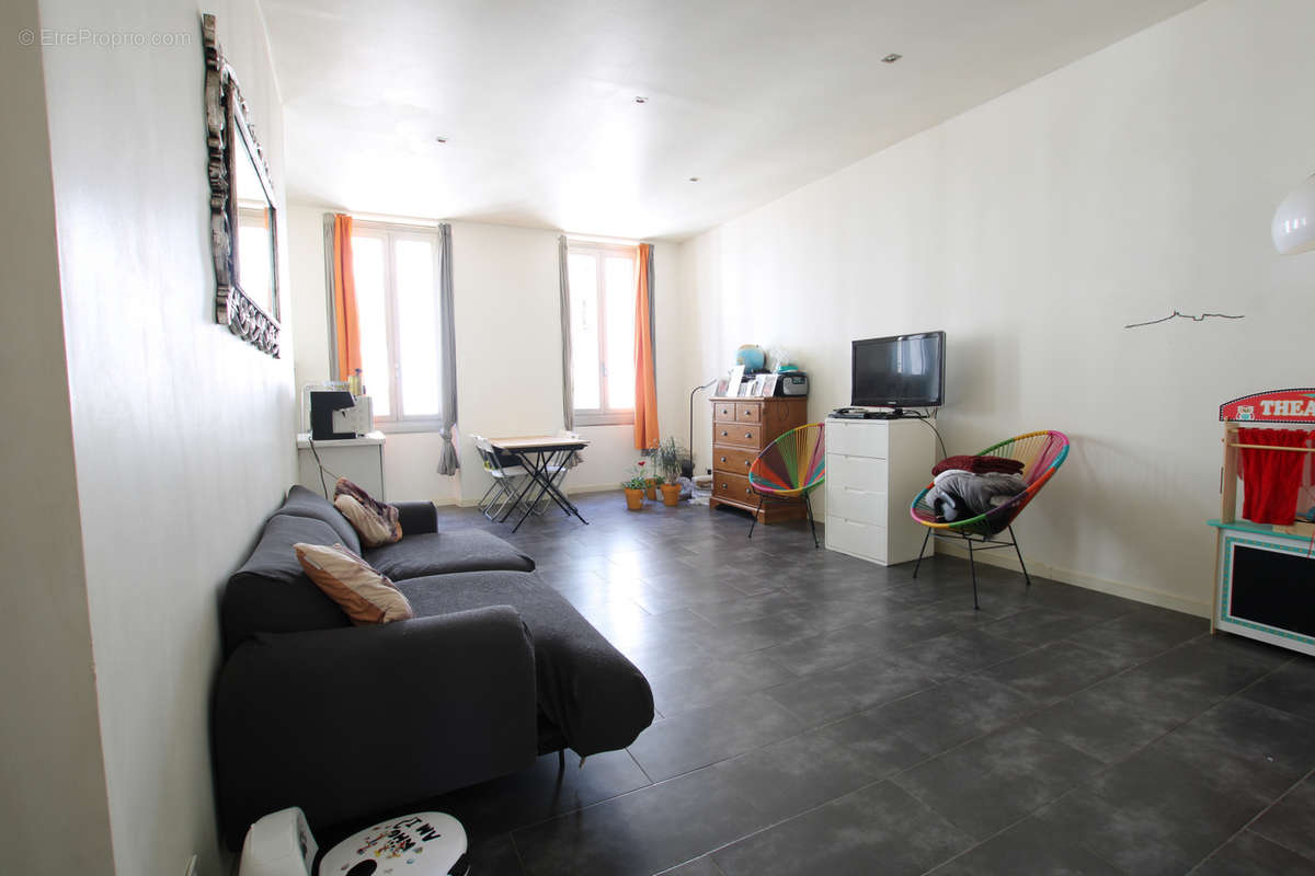 Appartement à MARSEILLE-5E