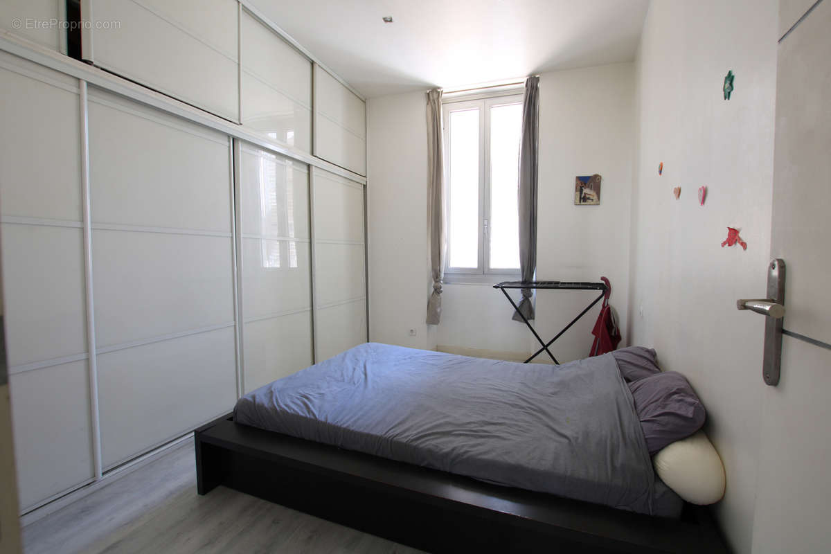 Appartement à MARSEILLE-5E