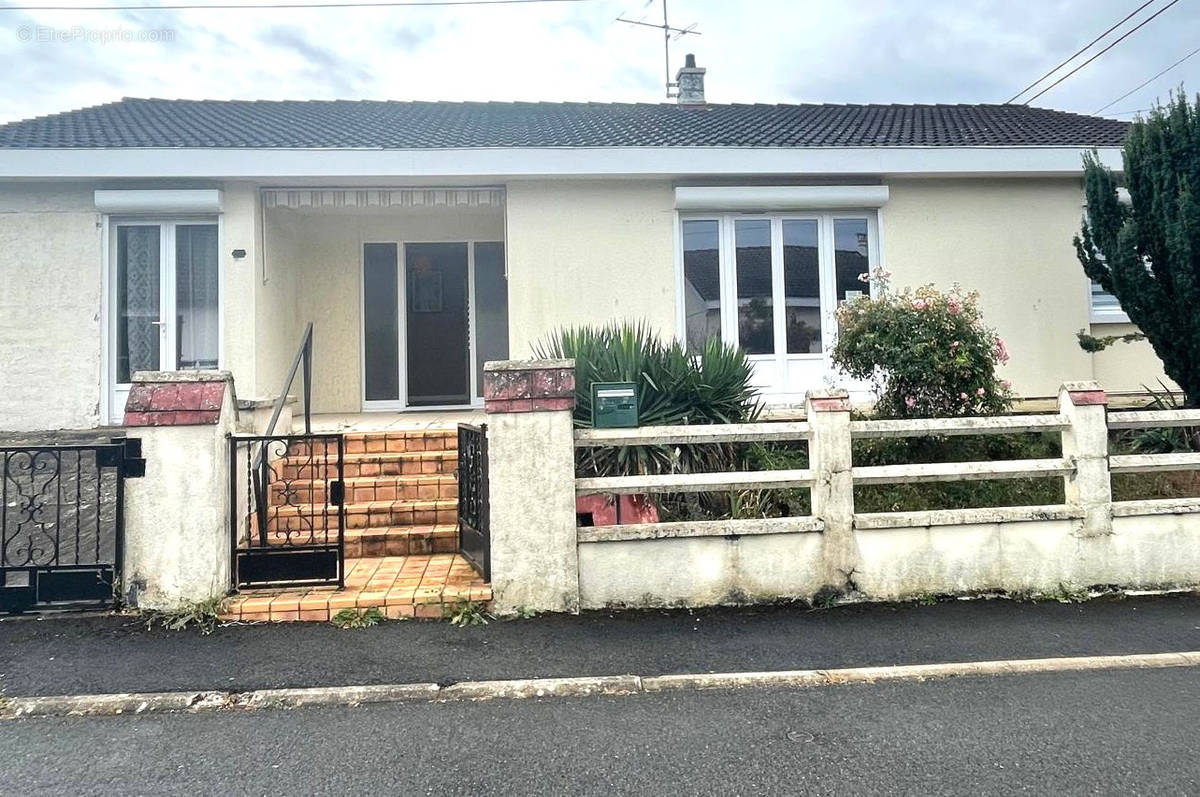 Maison à SAINT-GERMAIN-DU-PUY