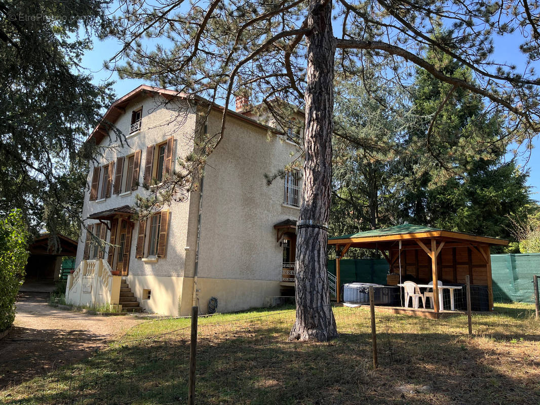 Maison à GREZIEU-LA-VARENNE