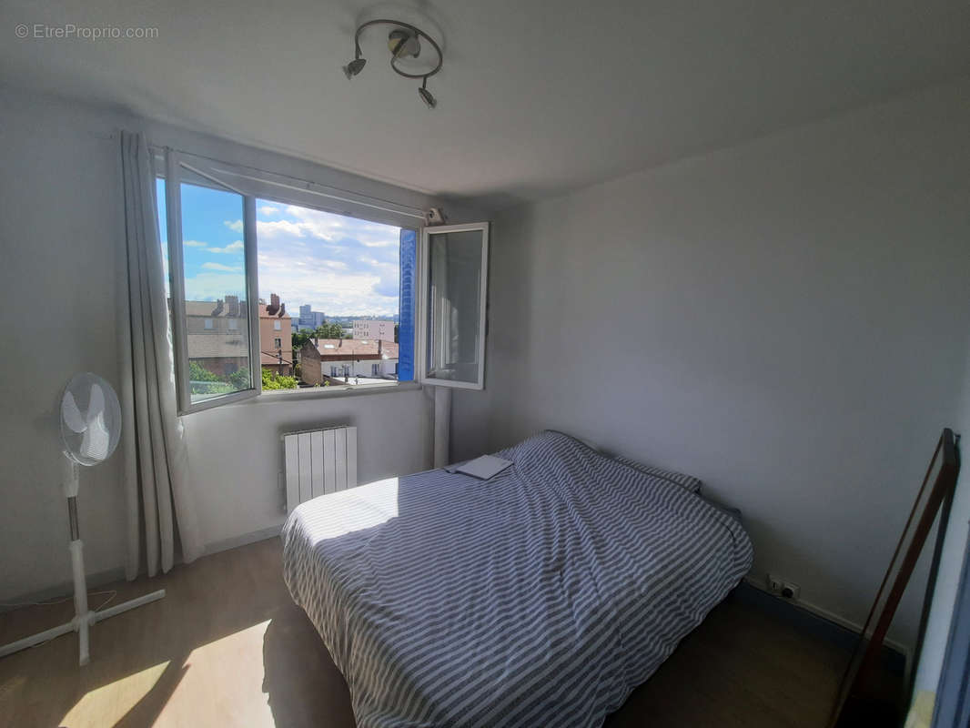 Appartement à PIERRE-BENITE