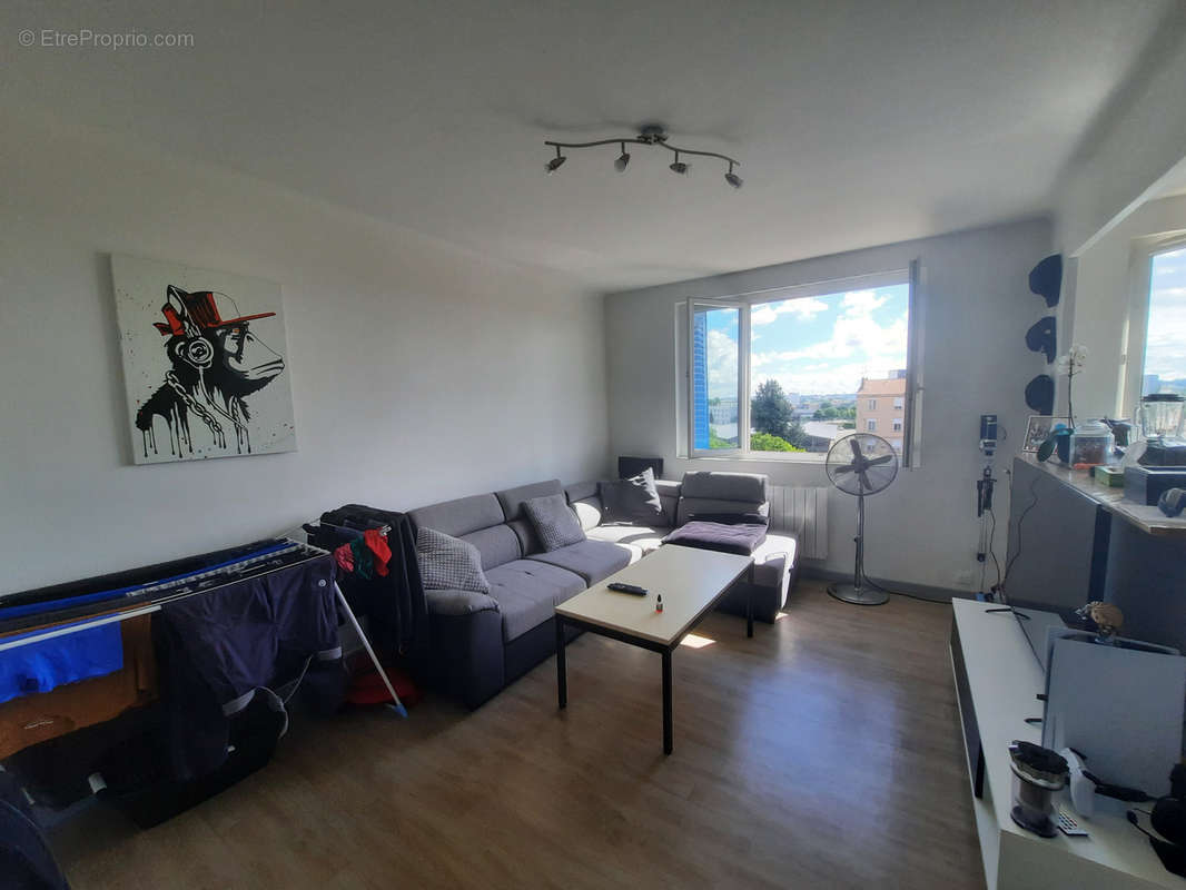 Appartement à PIERRE-BENITE