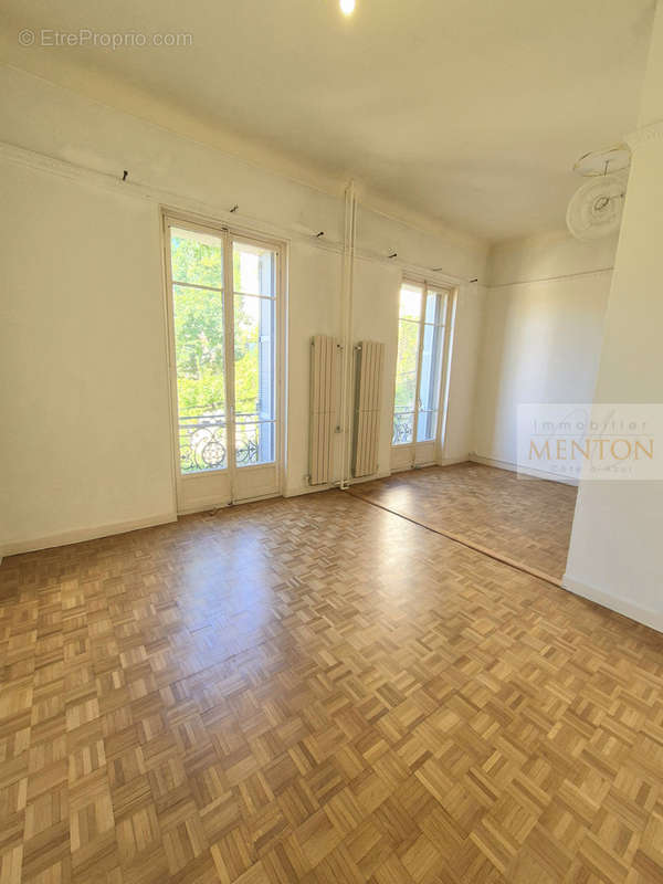 Appartement à MENTON