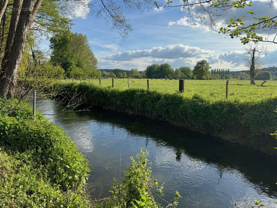 Terrain à PACY-SUR-EURE