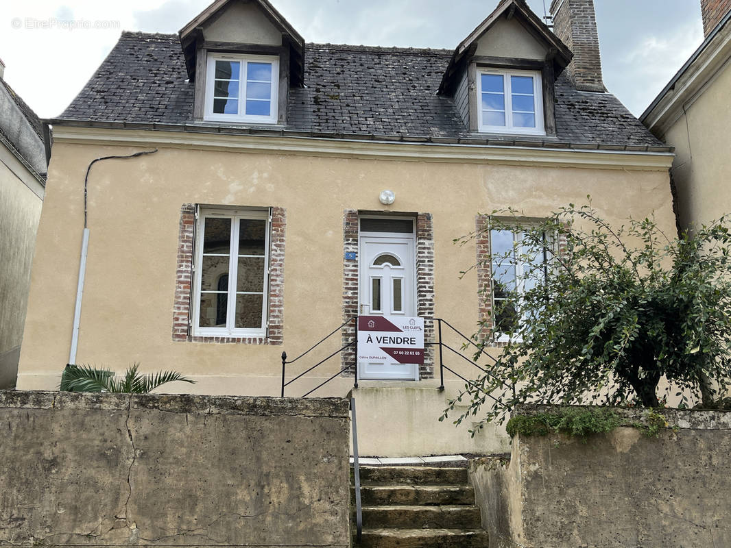 Maison à SAINT-MICHEL-DE-CHAVAIGNES