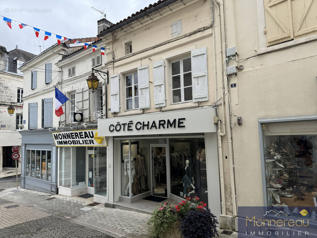 Appartement à BARBEZIEUX-SAINT-HILAIRE