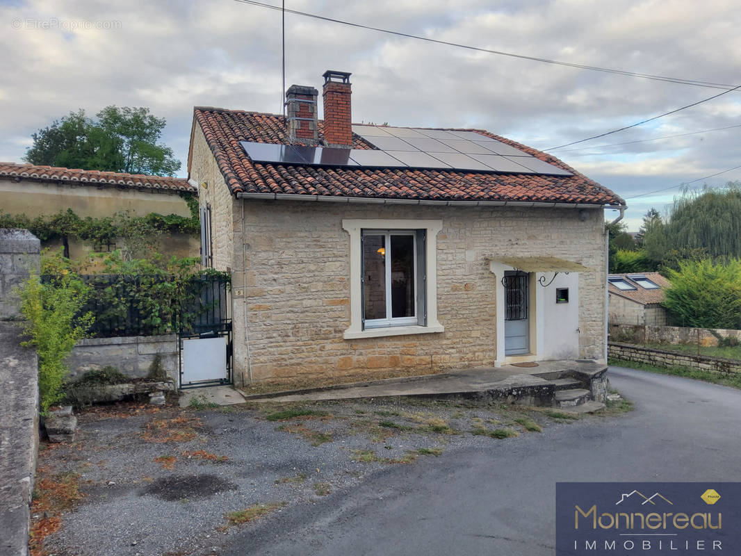 Maison à AUSSAC-VADALLE