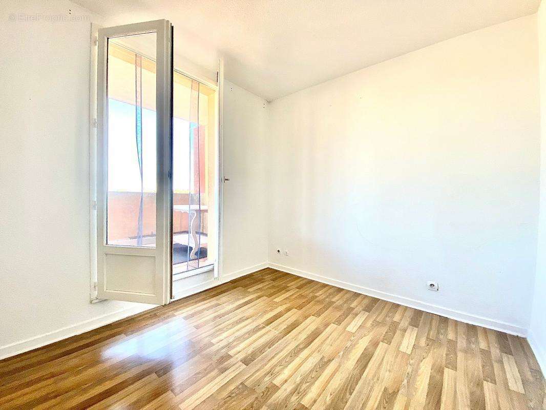 Appartement à VALLAURIS