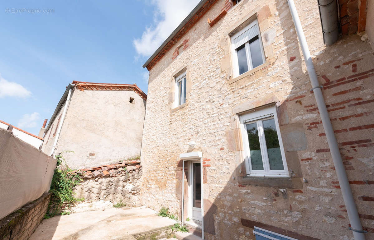 Appartement à BLAYE-LES-MINES