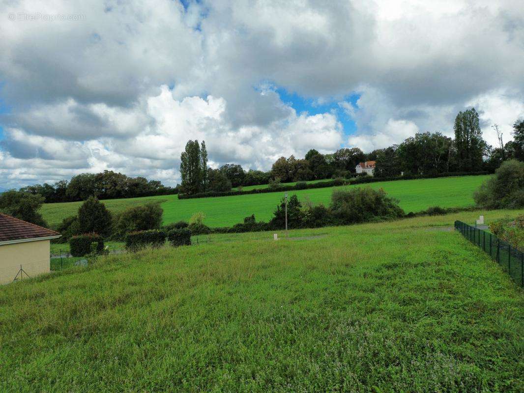 Terrain à SAUVETERRE-DE-BEARN