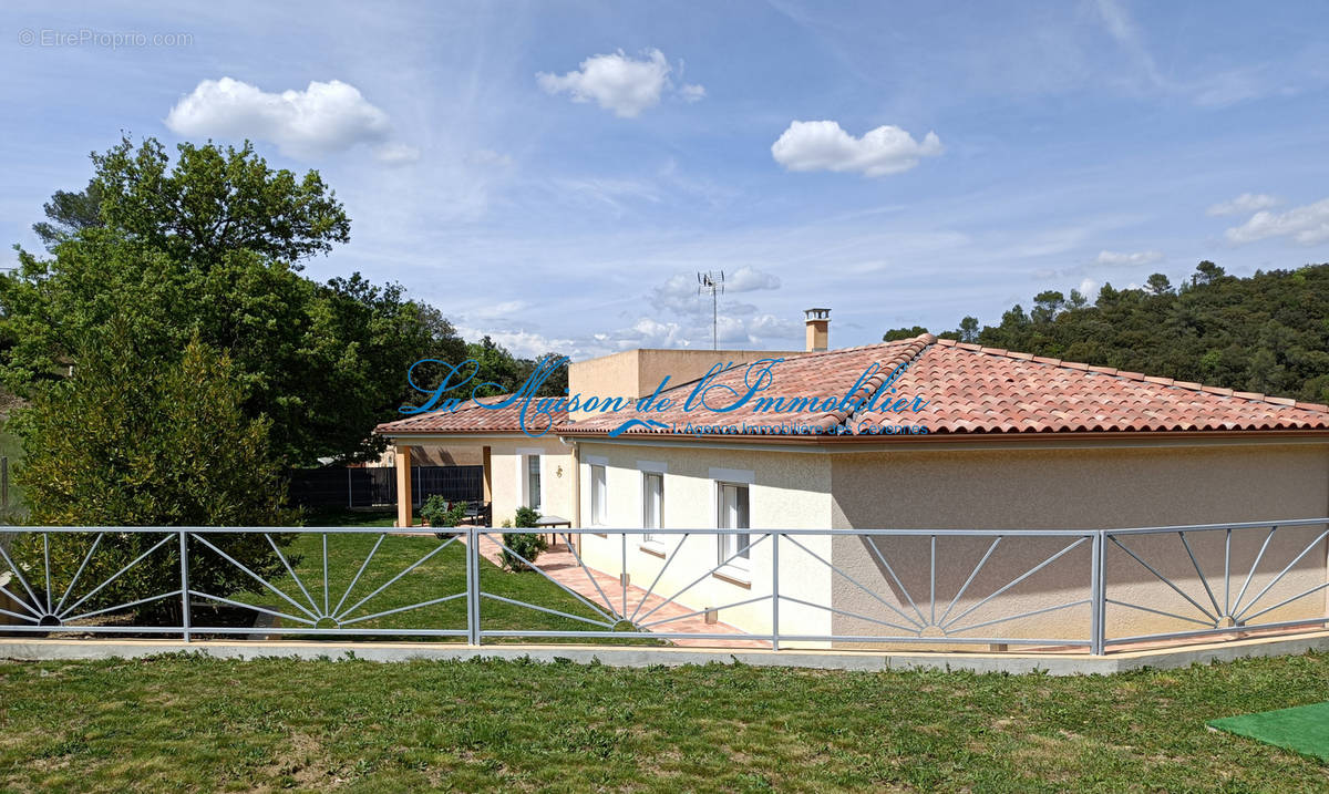 Maison à SAINT-JULIEN-LES-ROSIERS