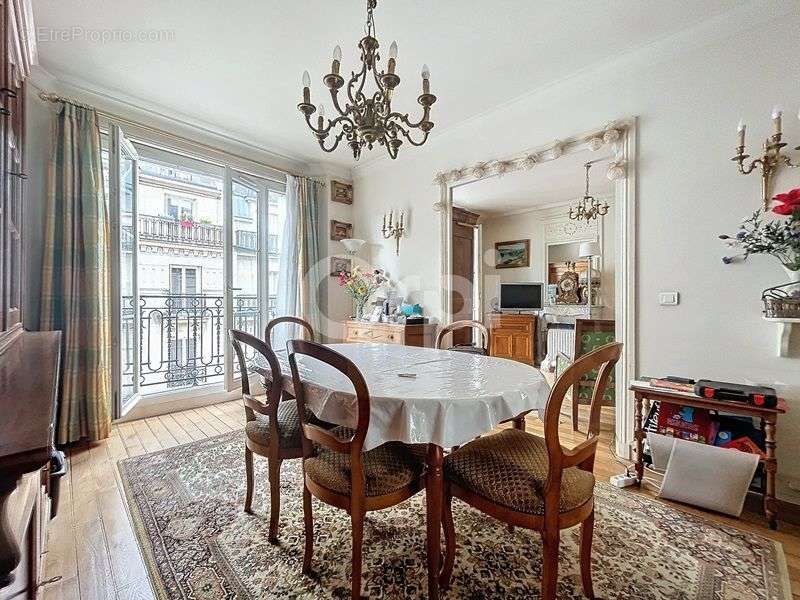 Appartement à PARIS-15E