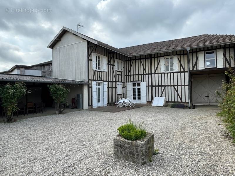 Maison à GIFFAUMONT-CHAMPAUBERT