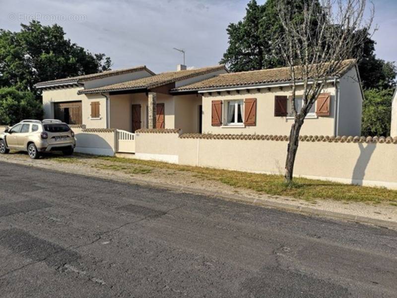 Maison à SAINT-MAURICE-LA-CLOUERE