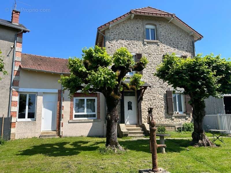 Maison à CHATEAUPONSAC