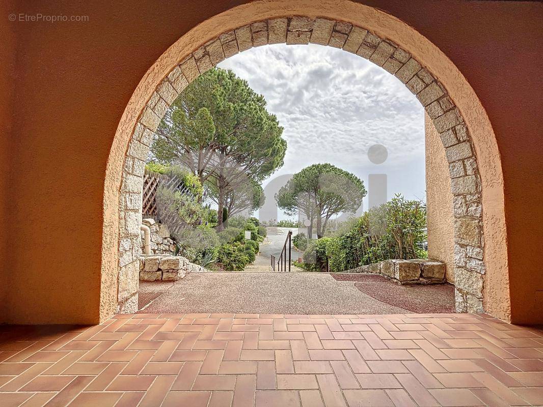 Appartement à ROQUEBRUNE-SUR-ARGENS