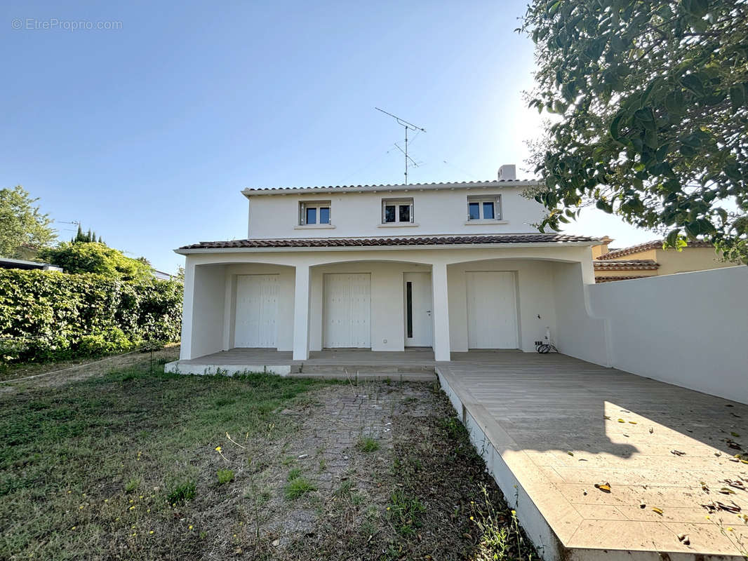 Maison à MAUGUIO